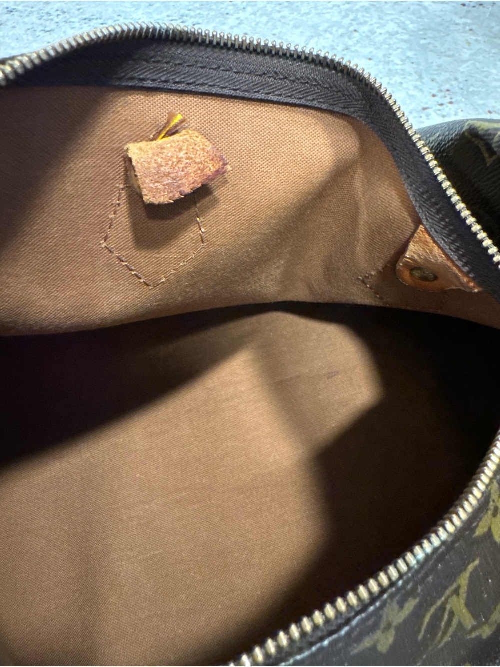 Louis Vuitton Speedy 40 Monogram Canvas Boston Bag - Picture 8 of 16
